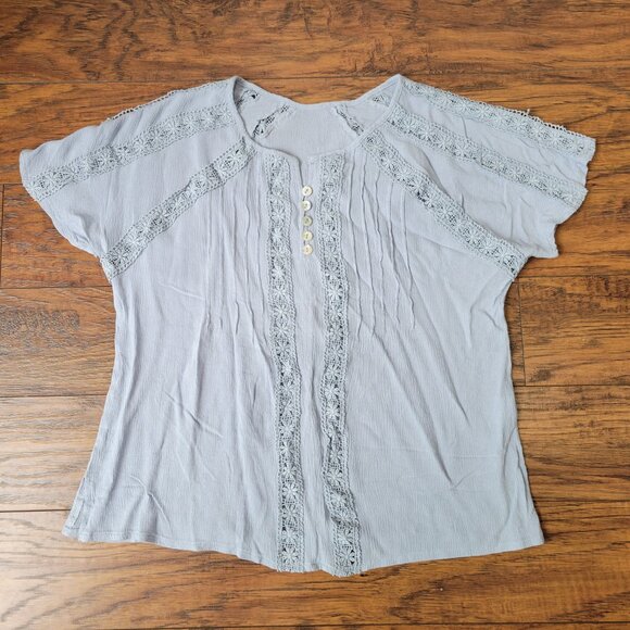 Sky Blue Floral Crochet Eyelet Button Accent Neckline Short Sleeve Top sz S EUC - Picture 4 of 6